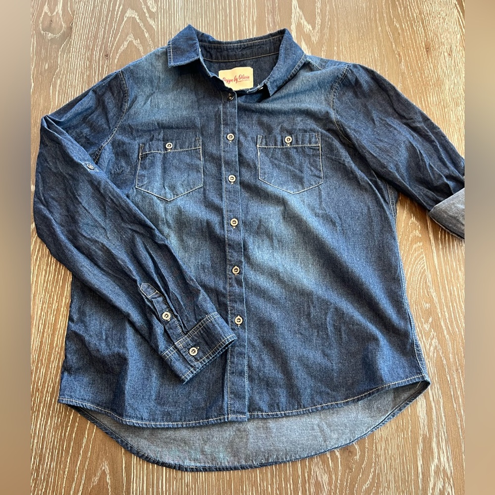 Women’s Large Design by Olivia Chambray/Jean Look Button-Up Shirt.